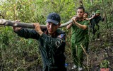 [ẢNH] Cán bộ, chiến sĩ lực lượng vũ trang Hà Tĩnh dầm lửa cứu rừng